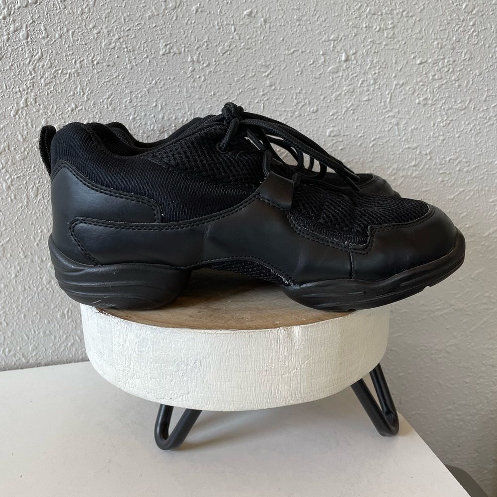 Capezio Dansneaker Dance Split Sole Shoes Size 8.5 EUC